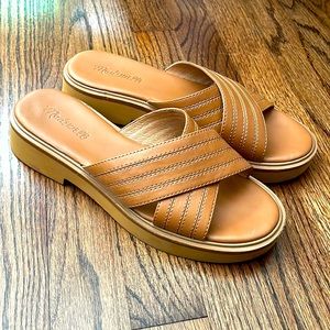 Platform cross cross sandal